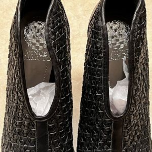 New VINCE CAMUTO BLACK LEATHER WEAVED HIGH HEELED BOOTIES 8